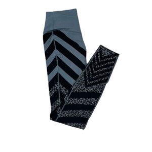 Nike Black and‎ Gray Patterned Leggings